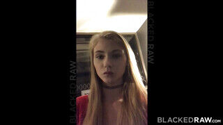 Hannah Hays lovagol a hatalmas faszon