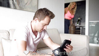 Olivia Austin a bűbájos fullos milf