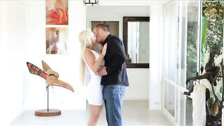 Alexis Ford a gyönyörű világos szőke milf