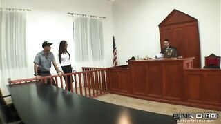 Angelica Heart két fügyit kap a bíróságon