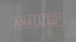 Tori Black kíméletlen fenék menete