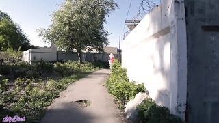 Zsenge csajszika lovagolja a pasas faszát
