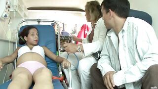 Terhes magyar kreol spinét a mentőbe hancuroznak