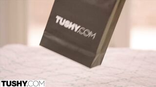 Ivy Aura óriási kukacot kap