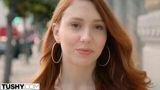 Arietta Adams a vörös örömlány fiatal