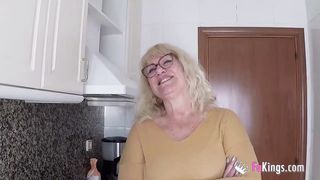 Zsenge csávó és a szexéhes nagymama