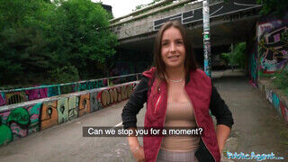 Public Agent - Jenna J Ross a híd alatt kufircol