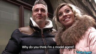 Public Agent - Vicky Love más srác cerkáján lovagol