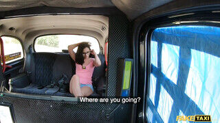 Fake Taxi - Nikki Fox a magyar zsenge csajszika