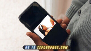 Brazzers - Mina Moon és Sofia Su édeshármasban közösülnek