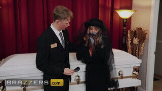 Brazzers - Sally Dangelo a ravatalon reszel