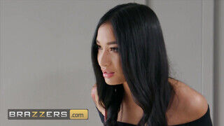 Brazzers - Avery Black idősebb fószer dákóján lovagol