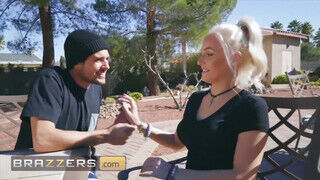 Brazzers - Danielle Derek az óriás tőgyes mami