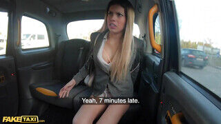 Fake Taxi - Macarena Lewis a taxiban kúrel