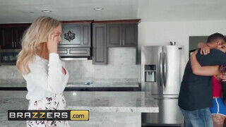 Brazzers - Julia Ann és Gina Valentina lezbi pornója