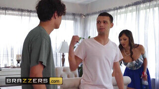 Brazzers - Lexi Luna a fia haverjával kupakol