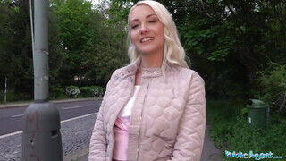 Public Agent - Helena Moeller a cseh turista csaj