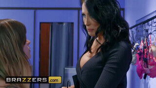 Brazzers - Reagan Foxx a boltos csávóval kupakol