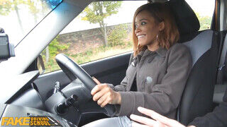 Fake Driving School - Sofia Lee az óriás cickós pipi