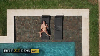 BRAZZERS - Jolee Love a termetes csöcsű tinédzser gádzsi
