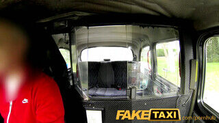 FakeTaxi - Jess West élvezi a taxis farkát