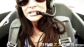 BRAZZERS - Az óriás tőgyes Lisa Ann lovagol