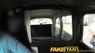 FakeTaxi - piros tornacipős gádzsi popó lyukba kéri