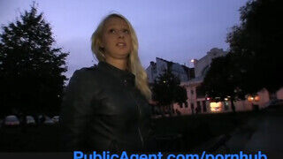 PublicAgent - Lilith Lee szeret brét cidázni