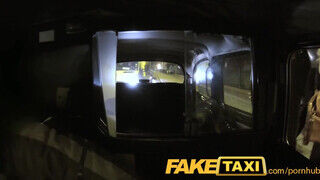 FakeTaxi - felizgult világos szőke néni kettyinteni akar