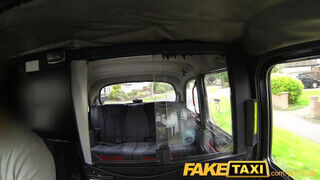 FakeTaxi - kicsike vöröske bármit megtesz a pénzért