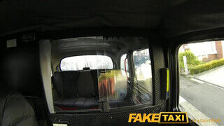 FakeTaxi - angol világos szőke lyuk istenien cidázza a brét
