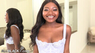 AllBlackX - Noemie Bilas a cuki fekete bige