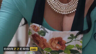 Brazzers - Kendra Lust a pizzafutárral reszel
