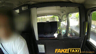 FakeTaxi házas csajszika extra pöcst akar