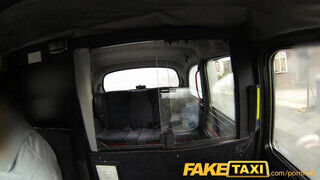 FakeTaxi gruppen szex négy személlyel