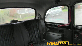 FakeTaxi gigászi mellek és szopós száj