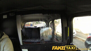 FakeTaxi - óriási száj, gigantikus segg és egy lucskos lyuk