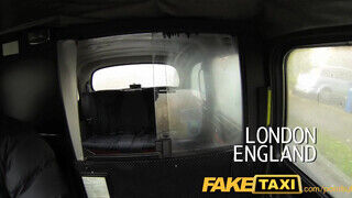 FakeTaxi pufóka litván modell dárdát szop