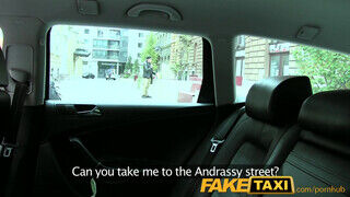 FakeTaxi magyar szuka rákéredzekik a sofőr farkára