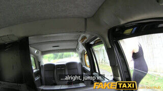 FakeTaxi - isteni testű világos szőke gádzsi szeret dugni