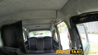FakeTaxi rózsazsín bugyis lány