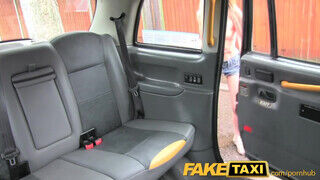 FakeTaxi vékony világos szőke lány keményen kedveli csinálni