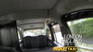 FakeTaxi gigászi csöcsök és egy termetes szőrös bulkesz