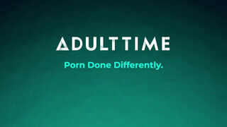 ADULT TIME - Vonzó gigantikus keblű masszőr