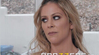 Brazzers - Cherie Deville lovagol a faszon