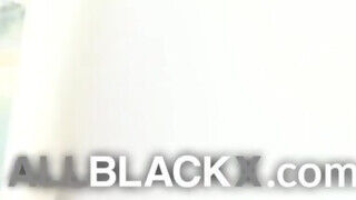 AllBlackX - Lala Ivey a gigantikus keblű tinédzser