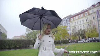 Private com - Victoria Pure imádja a barna kukacot