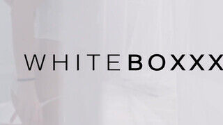 WhiteBoxxx - Nelly Kent a méretes mellű román csajszika