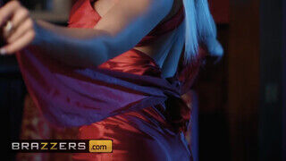 Brazzers - Blanche Bradburry popsijába behatolnak