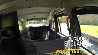 FakeTaxi amerikai félvér lány szeretkezni akar
